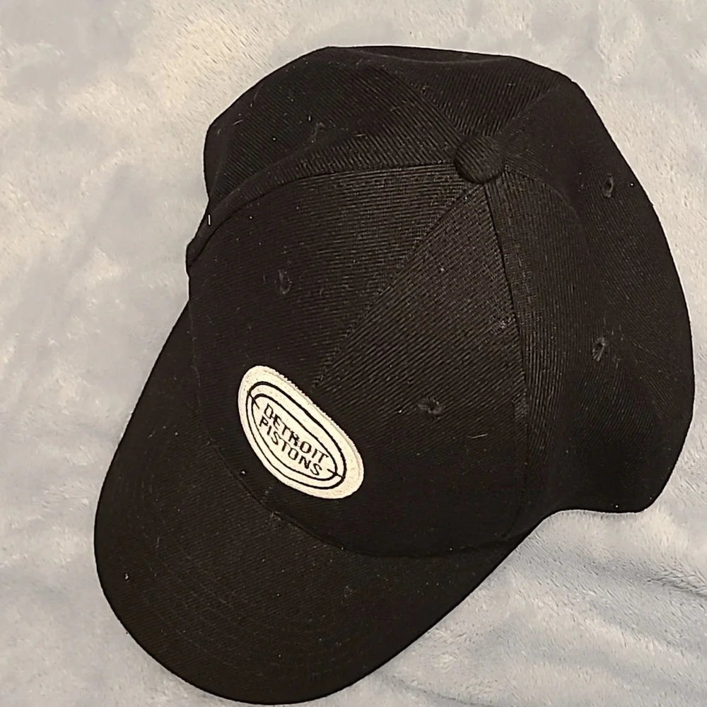 Detroit Pistons black hat - Picture 9 of 9